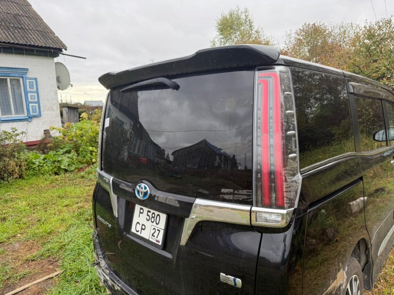 Toyota Esquire Hybrid 2017 г.в.